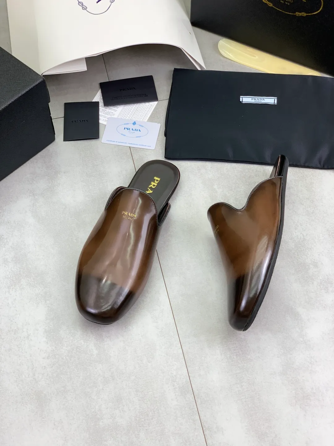 Men's shoes 💰P600 new style 💰 💎💎💎 water dyed cowhide original quality PRADA —🆘.Prada Original order purchase, high-end business leather shoes, fabric: Made of Italian imported calfskin with color-brushed edges➕water-dyed cow lining/cowhide lining➕Specially available original outsole, fine workmanship, real product^_^photographed🎬size: 39-44 (38 45 custom-made)